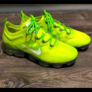 NIKE(Volt Glow)Vapormax. Women’s 8 or Mens 6.5!